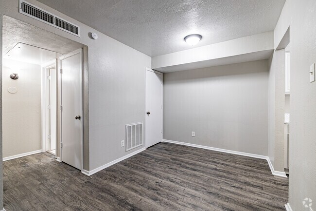 A1 - 1 dormitorio, 1 baño - 717 pies cuadrados - Comedor - The Brookmoore