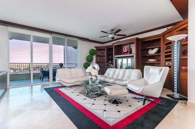 Foto del edificio - 3720 S Ocean Blvd