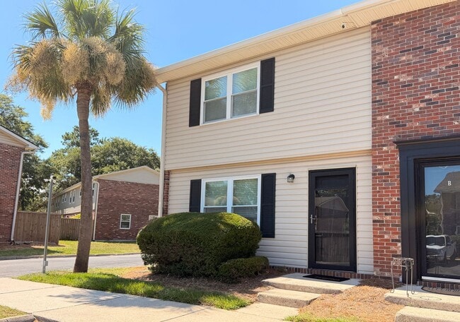 Fully Furnished Beach Pod - 2BR Near Folly Beach & Downtown Charleston! - Fully Furnished Beach Pod - 2BR Near Folly Beach & Downtown Charleston! House