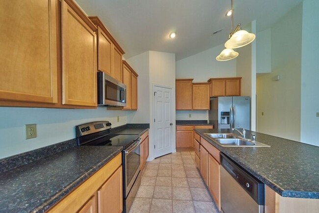 Building Photo - 3 Bedroom 2 Full Bath Ranch in Westfield i...