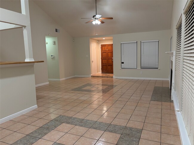 Foto del edificio - 7659 Alcomita Dr