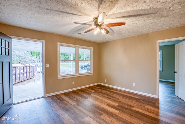Foto del edificio - 1740 Bold Springs Rd