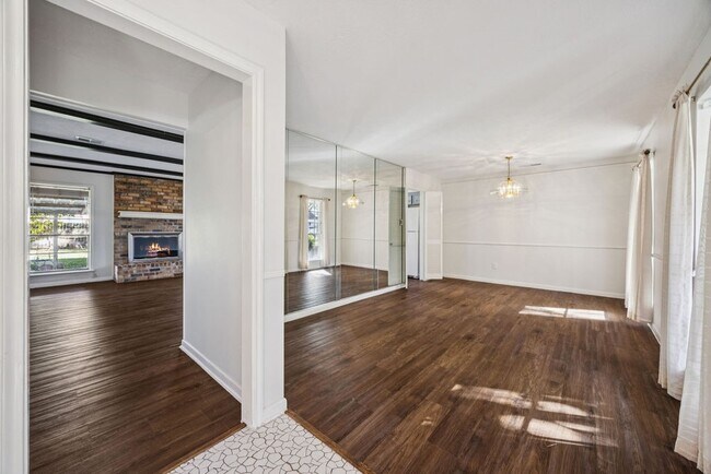 Foto del edificio - 12826 Westmere Dr