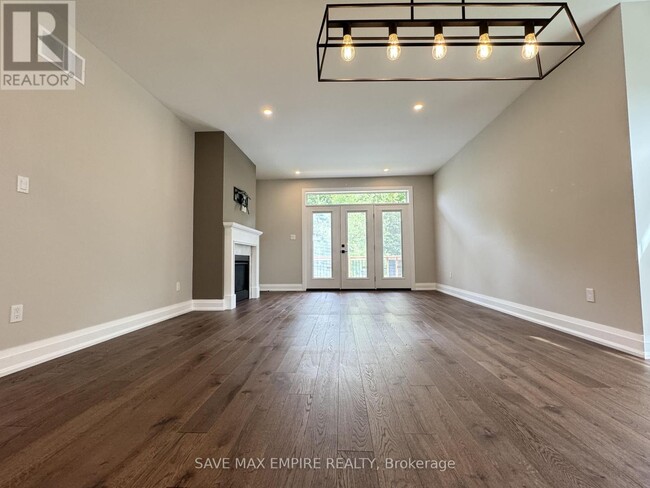Building Photo - 5-405 Wood Haven Dr