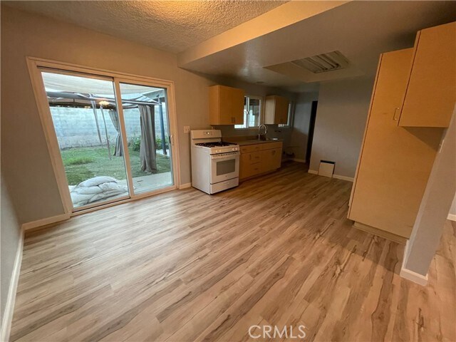 Foto del edificio - 33030 Turner St