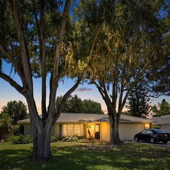 Building Photo - 3926 Calliandra Dr