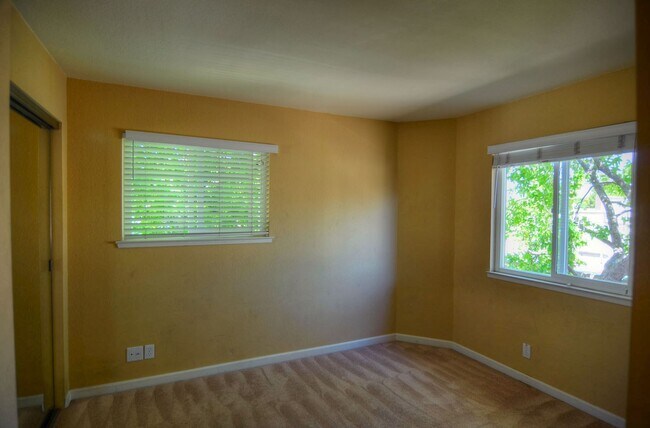 Building Photo - Excellent Santa Clara Location! Open Floor...