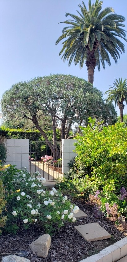 Primary Photo - 1225 N Granada Ave