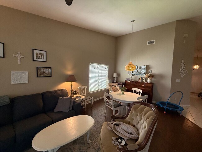 Foto del edificio - Townhome in Villages Of Maclay