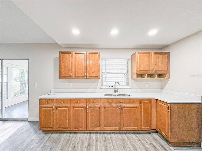 Foto del edificio - 1631 Monterey Ln