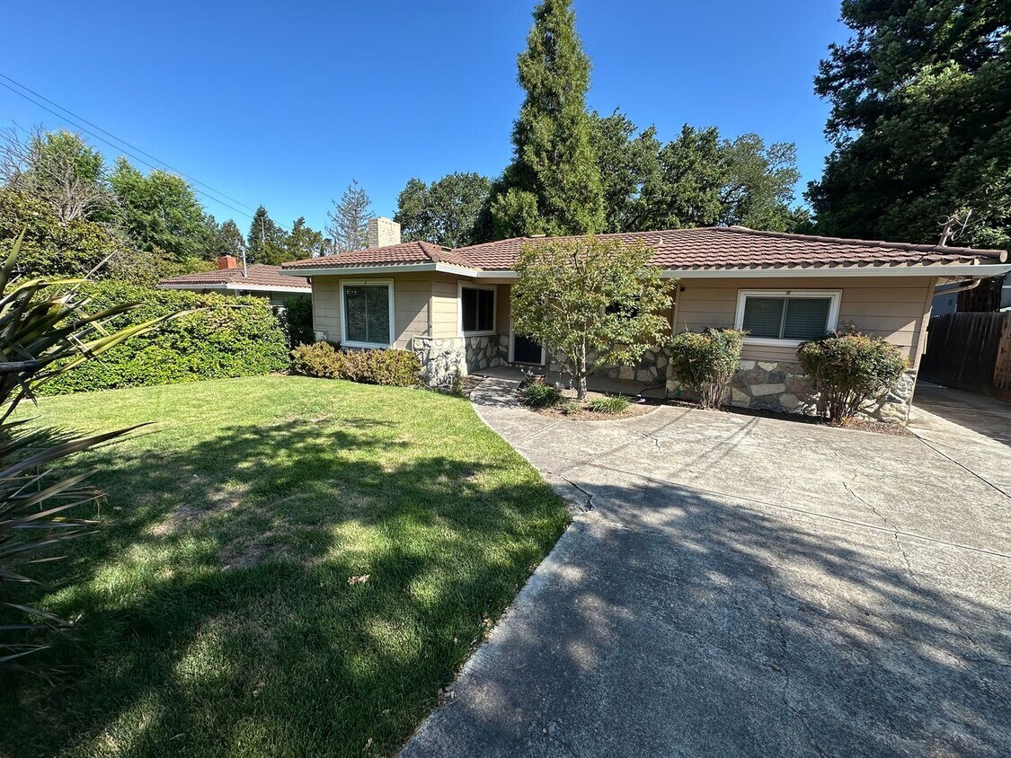 Foto principal - 2 Bed 1 Bath Single Family Home In Walnut ...