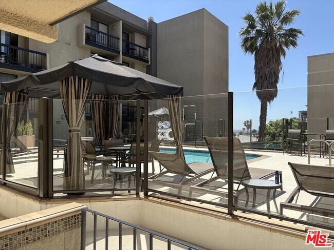 Foto del edificio - 7320 Hawthorn Ave