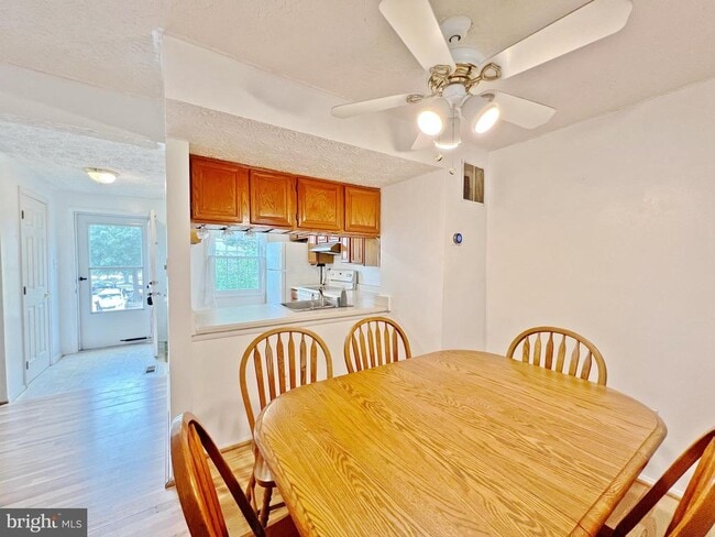 Building Photo - 6001 Rowanberry Dr