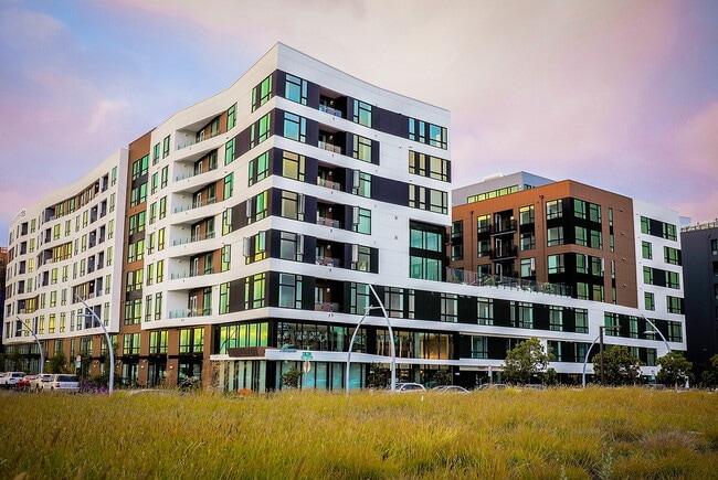 Building Photo - Artizan