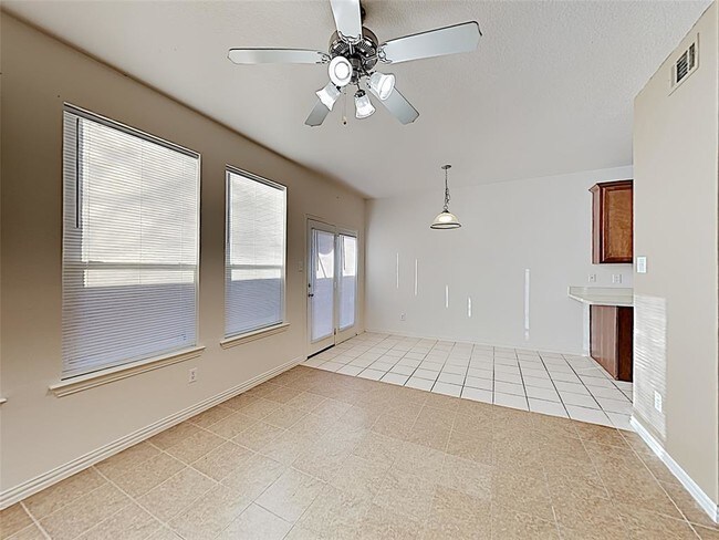 Foto del edificio - 512 Kingscote Ct