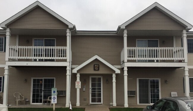 Building Photo - Pheasant Run Apartments - Waupaca