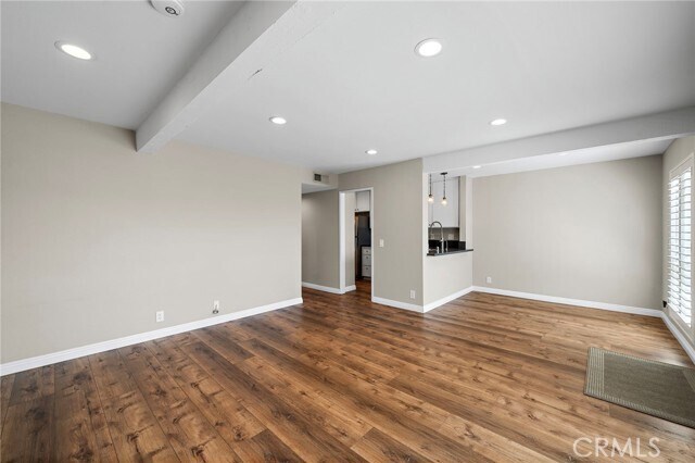 Foto del edificio - 77 Golden Glen St