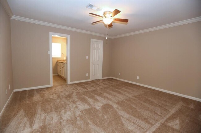 Building Photo - 7802 Valley View Ln