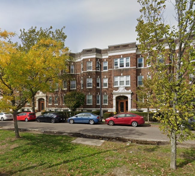 Building Photo - Comm Ave 1-Bed Brighton