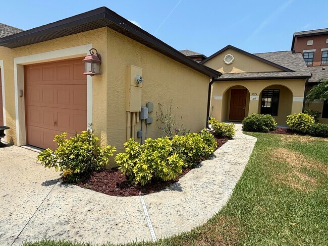 Building Photo - 1075 Luminary Cir