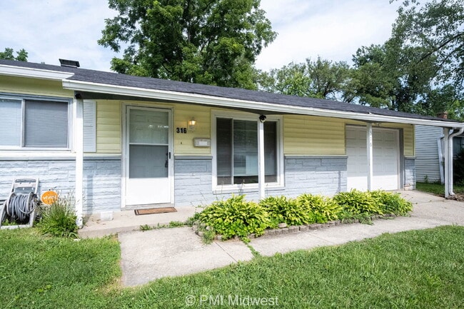 Photo - "Charming 4-Bedroom Retreat with Spacious Living in Indianapolis!" Apartment