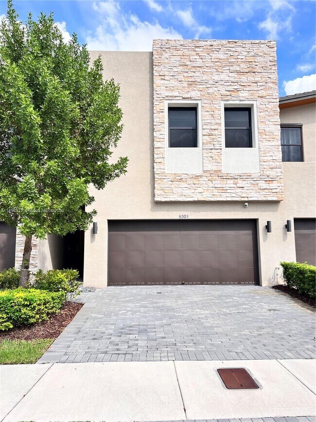 Foto del edificio - 8009 NW 105th Ct