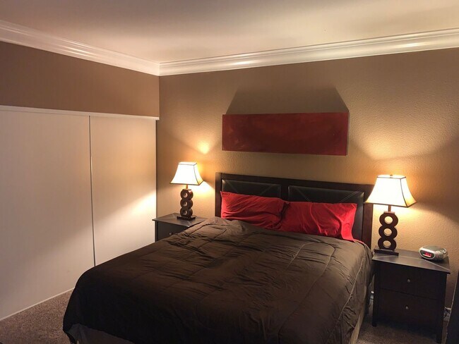 Foto del edificio - Fully Furnished - Gaurd Gated - Close to Strip w/ View