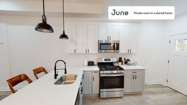 Foto del edificio - Room in Shared 5 bed/3.5 bath home in Upper Central NE