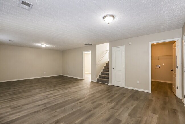 Building Photo - 6473 E Meyer Dr