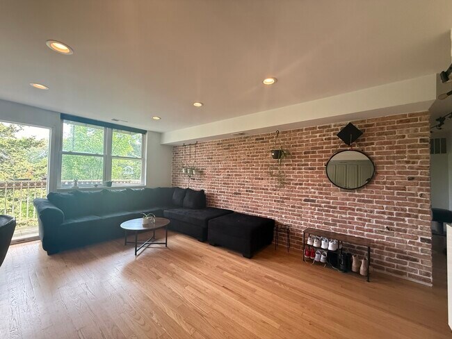 Foto del edificio - 2501 W Touhy Ave