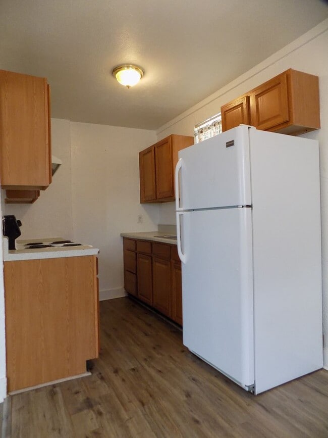 Building Photo - 669 W Osceola St