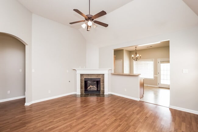 Building Photo - 10215 Morning Hill Dr