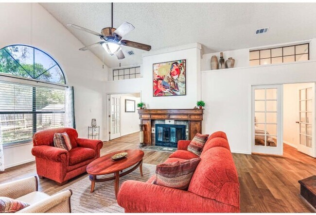 Foto del edificio - 5 Bedroom Single Family Home in San Antonio