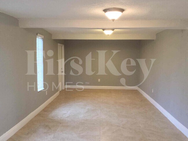 Foto del edificio - 2110 NW 185th St