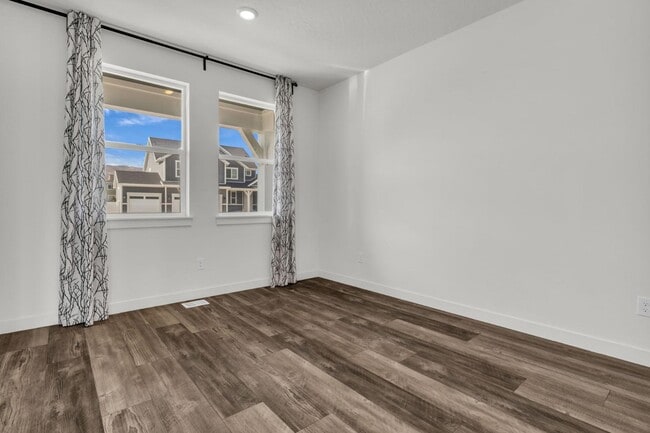 Foto del edificio - 2468 N Paintbrush Dr