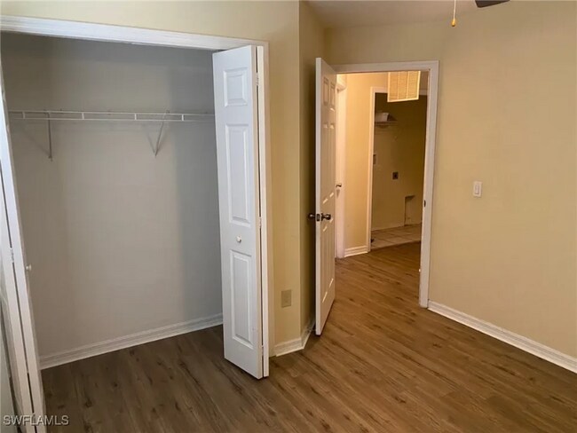 Foto del edificio - 2217 Leda Ave S