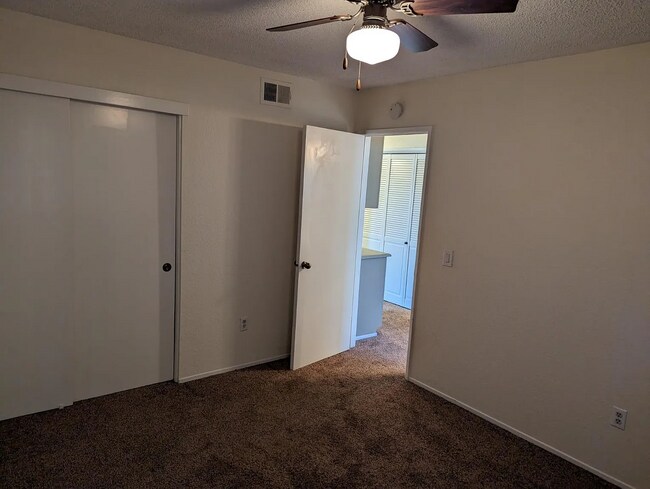 Foto del edificio - 213 Killian Point Rd