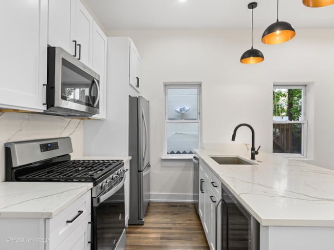 Photo - 2142 N Maplewood Ave Apartment