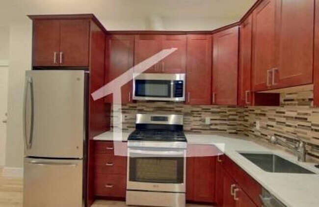 Foto del edificio - GREAT 1Br/1Bth. Heat/Hot Water/Gas included in rent