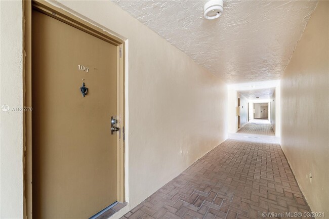 Building Photo - 9340 W Flagler St