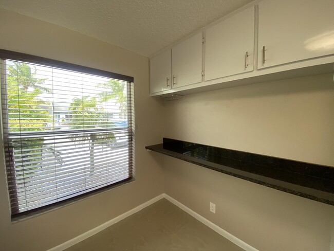 Building Photo - 108 Oakwood Dr