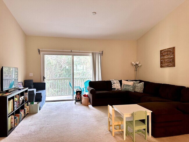 Foto del edificio - MUST SEE!! 3 bed/2 Bath Town Home! Close to Everything!