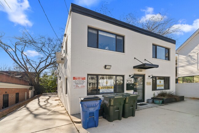 Building Photo - 705 W North St