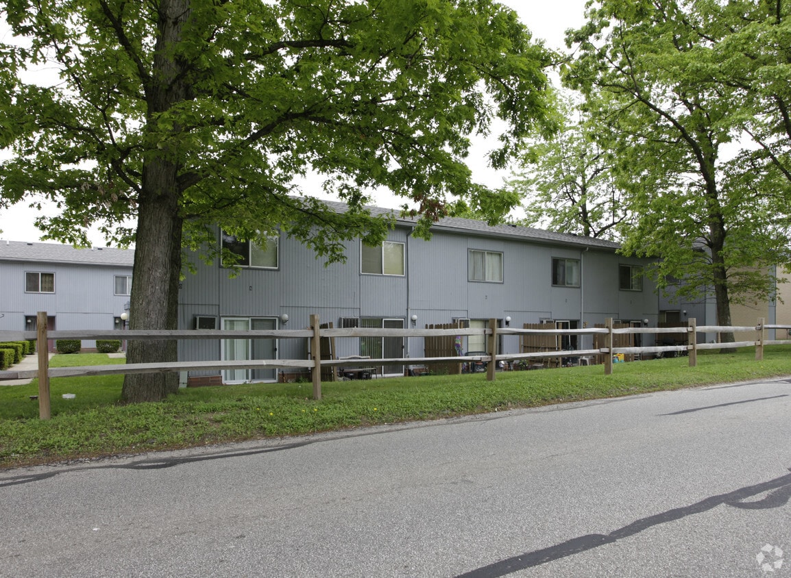 330340 Oakwood St, Ravenna, OH 44266 Apartments in Ravenna, OH