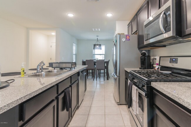 Foto del edificio - 16188 W Winslow Dr