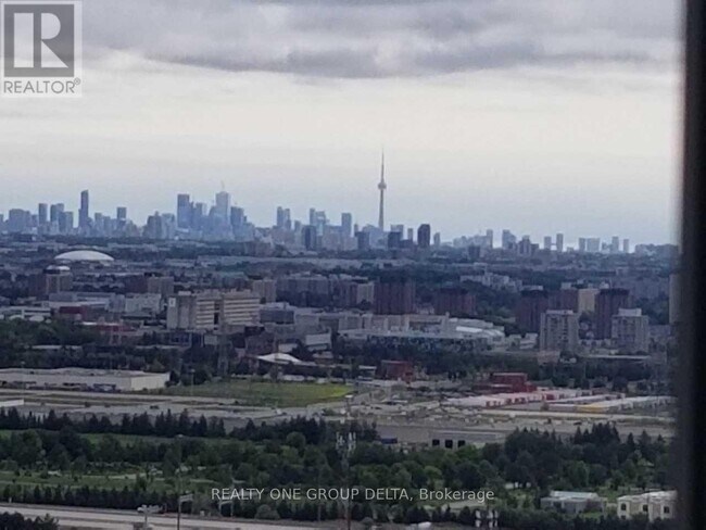 Photo du bâtiment - 898 Portage Pkwy