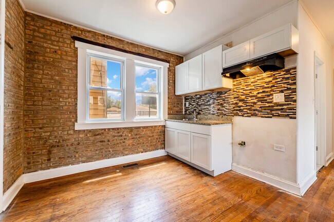 Foto del edificio - 1633 W 76th St