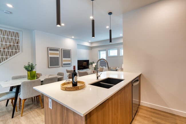 Building Photo - Move-In Special! Modern 3-Bedroom  | Pet Friendly for Rent in Richmond – Great Location