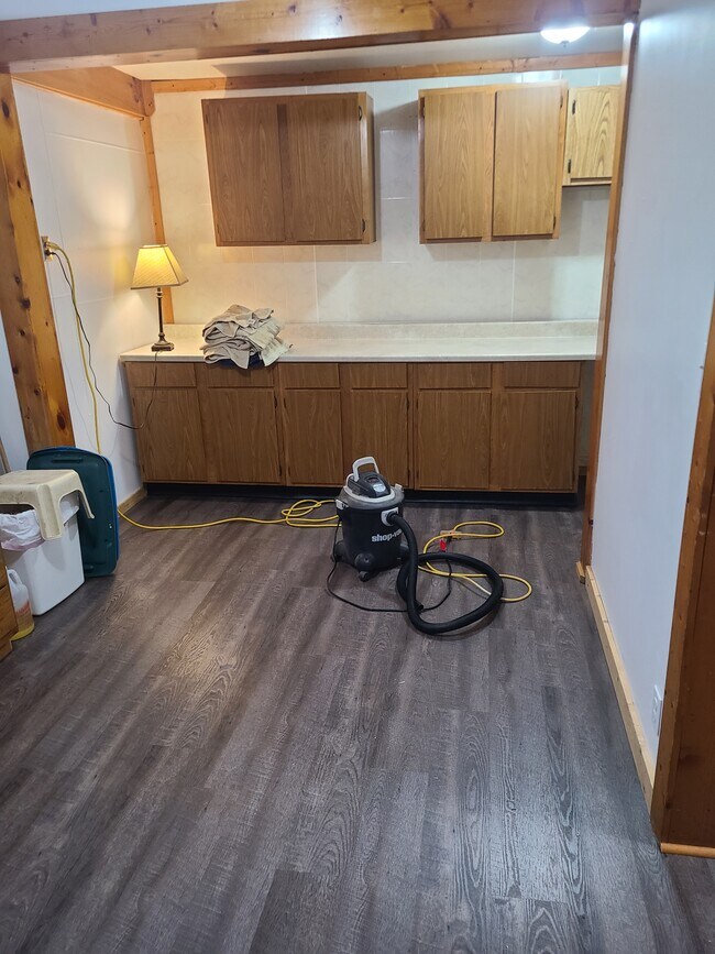 Kitchen - 817 Clay Dr