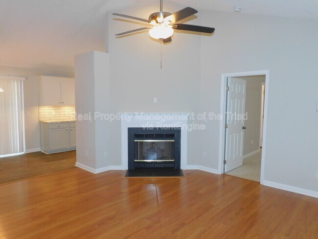 Foto del edificio - 2988 Butterwood Dr